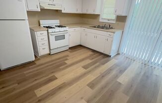 3 beds, 1 bath, $875