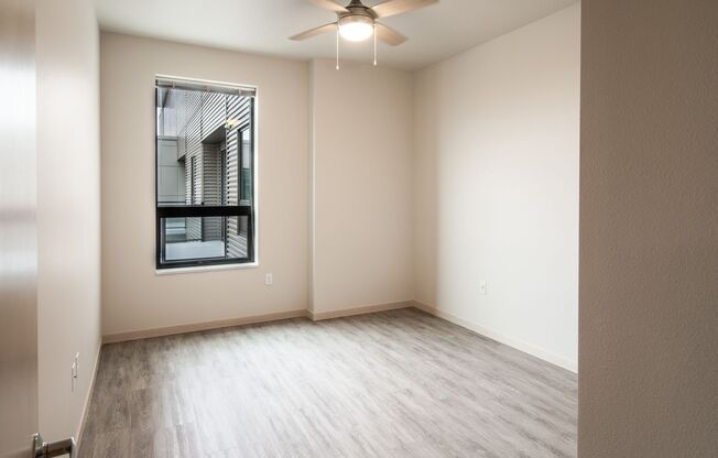 1 bed, 1 bath, 914 sqft, $1,975, Unit 806