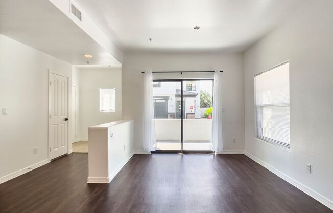 3 beds, 3 baths, 1,560 sqft, $2,050, Unit 135