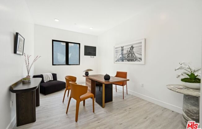 137 N DOHENY DR