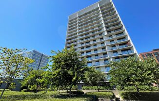 Spacious Vista Pearl Condo with Bonus Den, Stunning Views and Fabulous Amenities