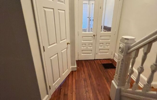 ⭐⭐⭐Spacious 4 Bedroom 1.5 Bath house located in University City.