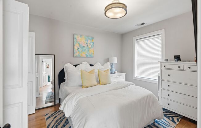 3 beds, 2 baths, 830 sqft, $4,450, Unit 928-3S