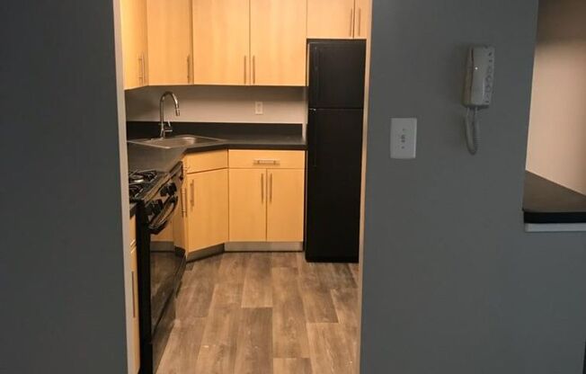 3 beds, 2 baths, 1,100 sqft, $1,800, Unit 814E