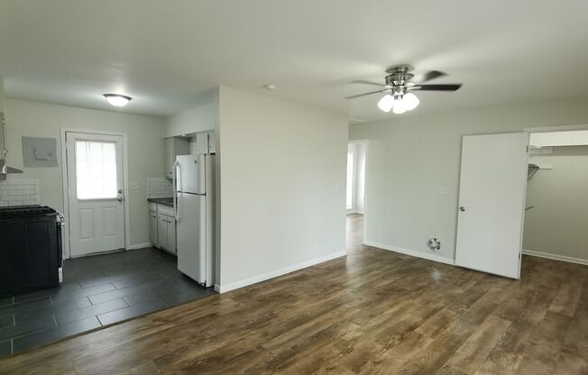 1 bed, 1 bath, 671 sqft, $895, Unit Unit 112