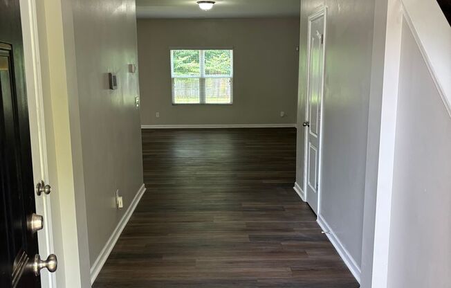 Four Bedroom Home In Mineral Springs/University Area