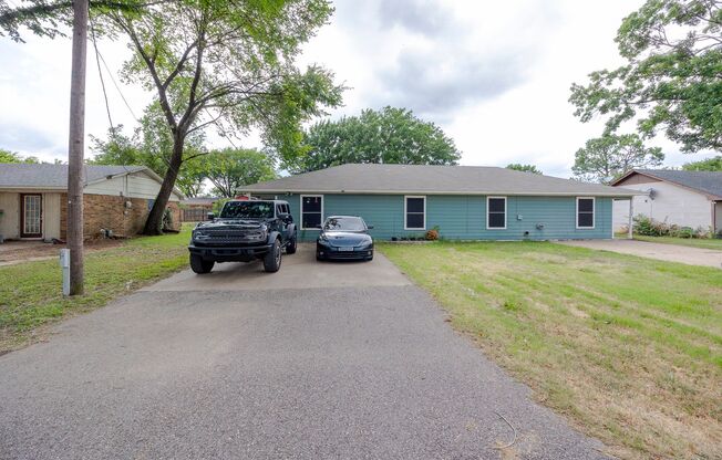 Spacious 2 Bed, 2 Bath Duplex with Huge Backyard – Aubrey ISD