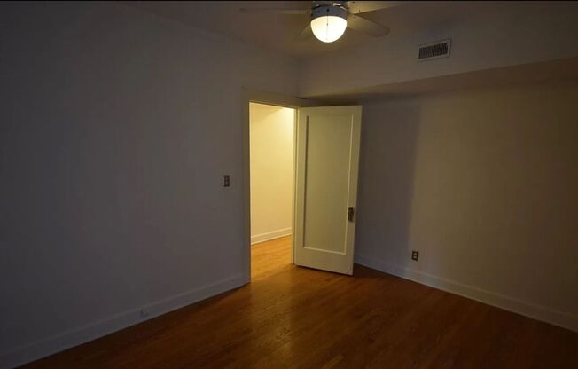 2 beds, 1 bath, $1,200, Unit # 2