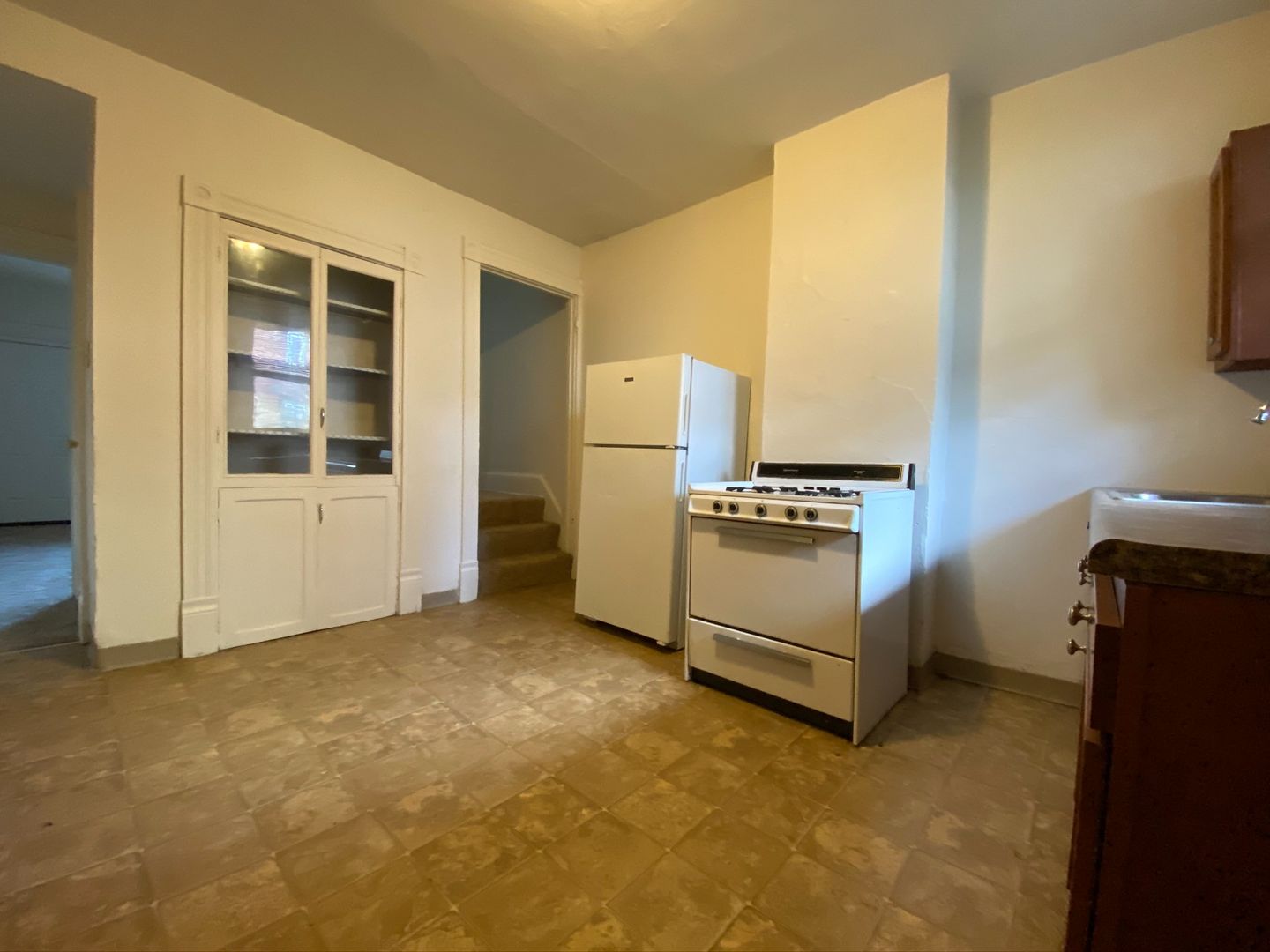 South Oakland 2BR Duplex with Back Yard Space! Call Today to Schedule an Appointment!