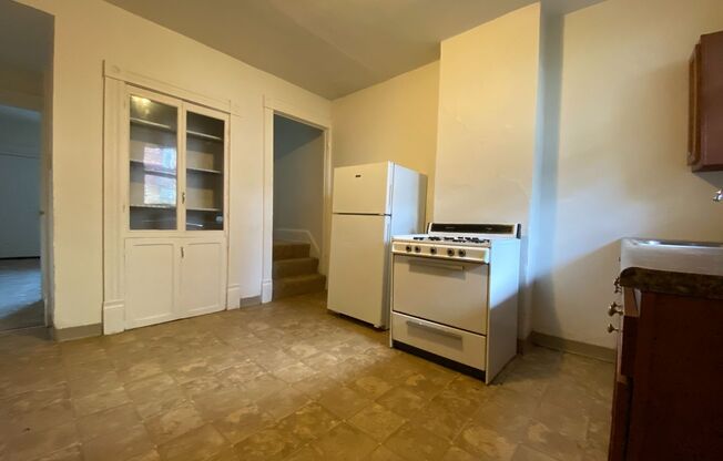 South Oakland 2BR Duplex with Back Yard Space! Call Today to Schedule an Appointment!