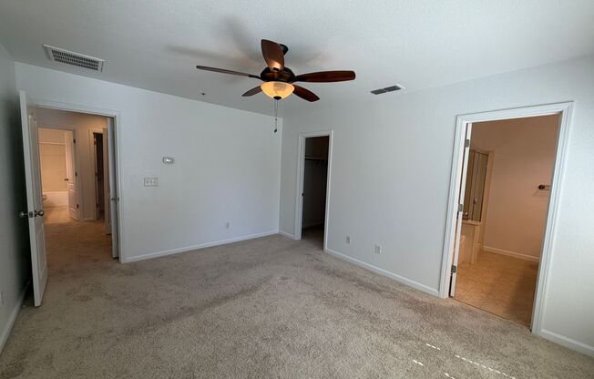 3 beds, 2.5 baths, $2,595, Unit #3014