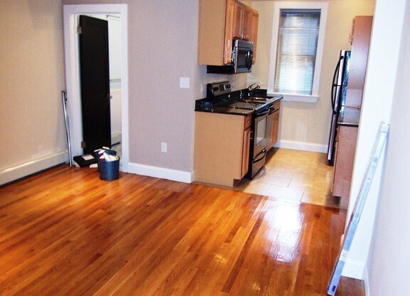 2 beds, 1 bath, 770 sqft, $3,695, Unit 22