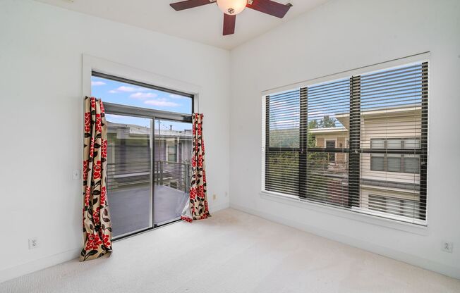 Spacious End-Unit Townhome in Steel Gardens – Walk to NoDa & Light Rail
