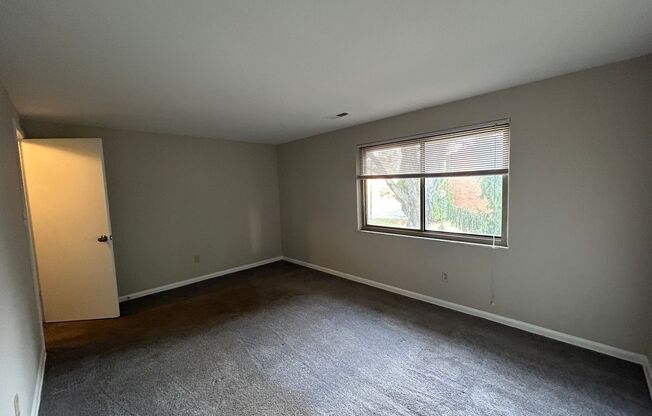 2 beds, 1 bath, 1,147 sqft, $950, Unit 411 - C BT