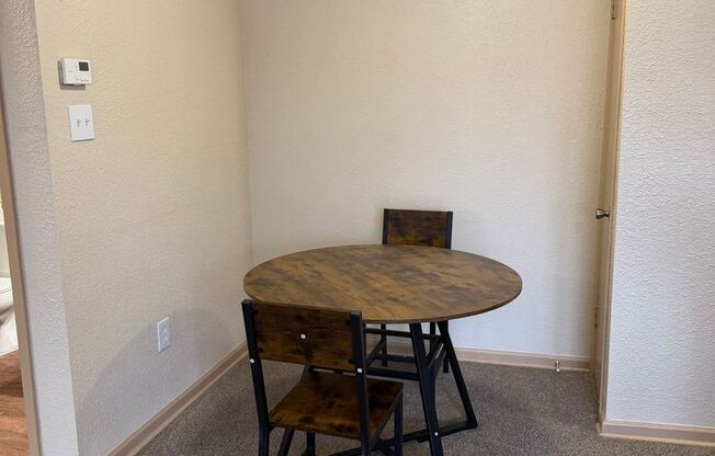 1 bed, 1 bath, 612 sqft, $895, Unit 906