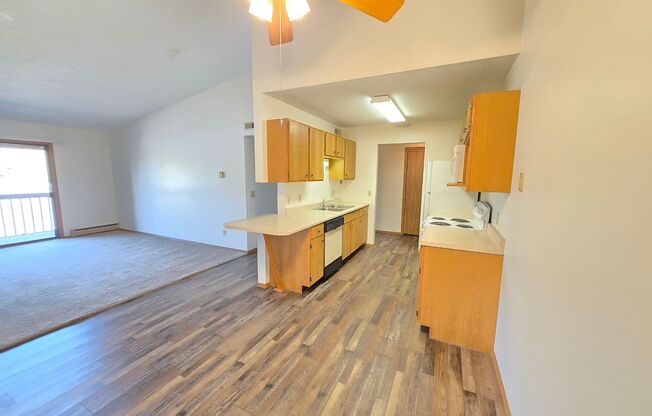 2 beds, 1 bath, 1,000 sqft, $925, Unit 83