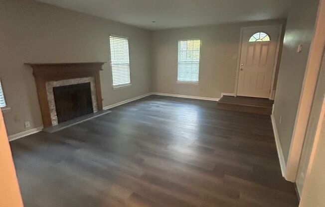 **PRICE IMPROVEMENT** 310 Park Leaf: NEWLY-REMODELED 3BD, 2.5BA home with 1-car garage on wooded lot in cul-de-sac for rent in Peachtree City! AVAILABLE NOW! Ask how you can move into this home with NO SECURITY DEPOSIT!