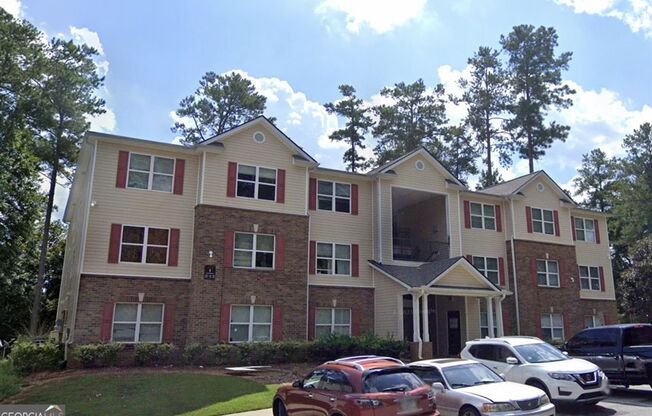 Spacious 2nd Floor Condo in Lithonia, Georgia -- Vouchers Accepted