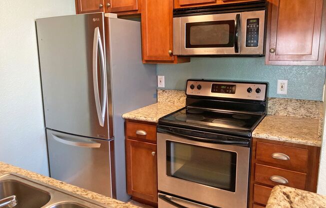 2nd floor 2 bed/ 2 bath condo in North Park/ Normal Heights! 1 car garage, driveway, WD in unit