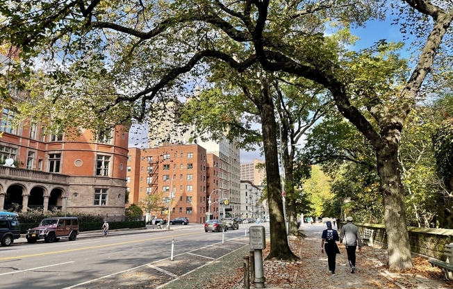 53 W 106 ST