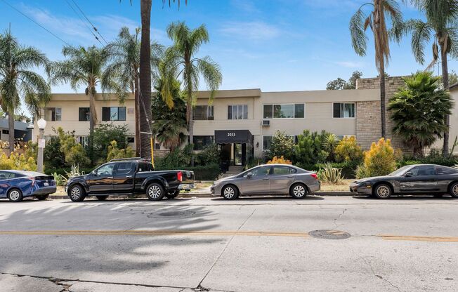 Live in one of the best locations in Los Angeles - Hollywood Hills