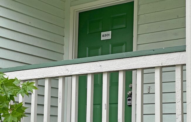 Approved Application**Move in Special - $500 Rent Credit**Charming 2-bedroom Kent Condo in Timber Ridge