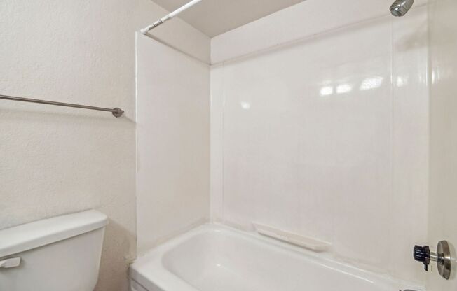 1 bed, 1 bath, 450 sqft, $1,195, Unit 76