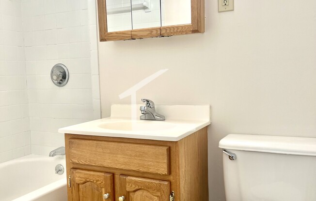 270 Babcock St 015b