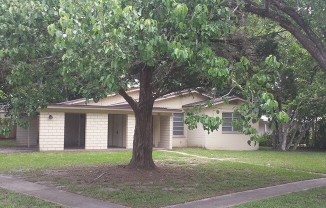 Large corner lot in Ormond Beach.