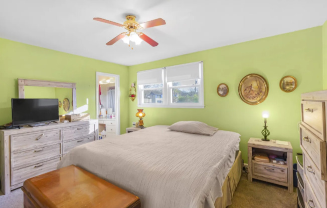 3811 CROUCH DR