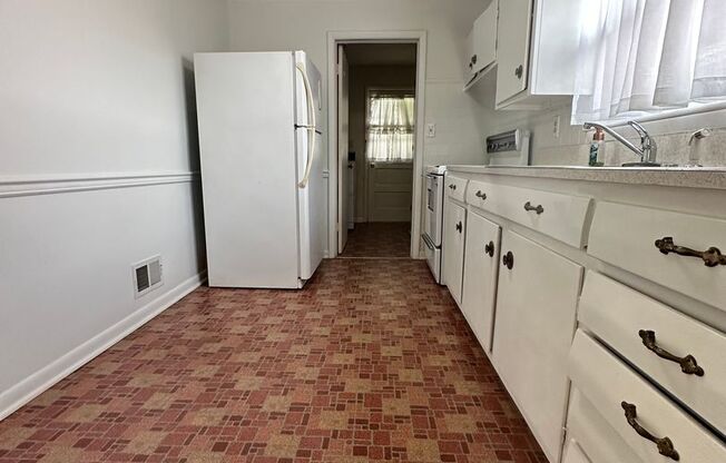 3 beds, 1 bath, $1,625