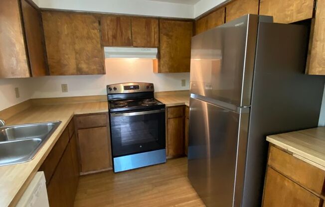 2 beds, 1 bath, 820 sqft, $1,495, Unit A