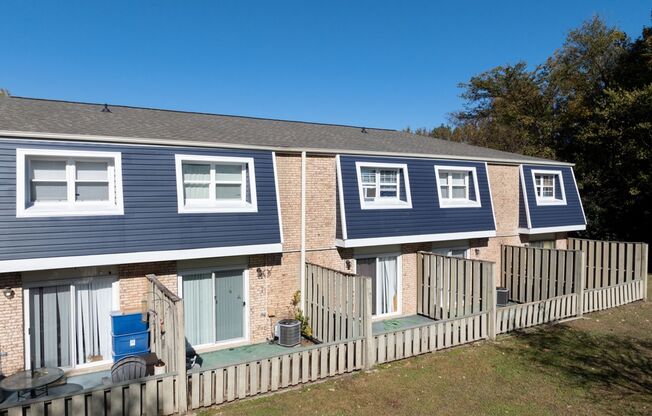 2 beds, 1.5 baths, 940 sqft, $1,250, Unit 8C