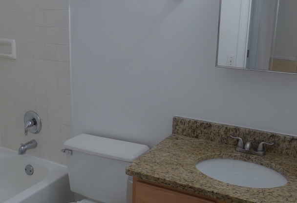 2 beds, 1 bath, 900 sqft, $1,825, Unit 800