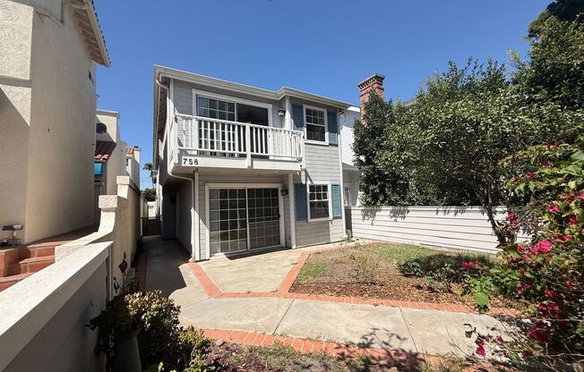 758 1/2 E AVE