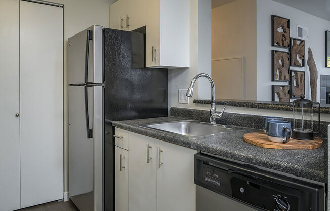 Granite Counter Tops In Kitchen at Edgewater Apartments, Boise, Idaho