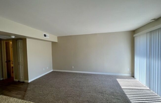 1 bed, 1 bath, 700 sqft, $1,550, Unit 38