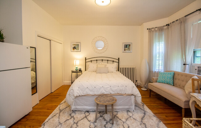 Studio, 1 bath, 450 sqft, $3,800, Unit C4