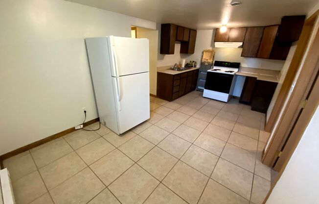 2 beds, 1 bath, 1,000 sqft, $700, Unit 834-B