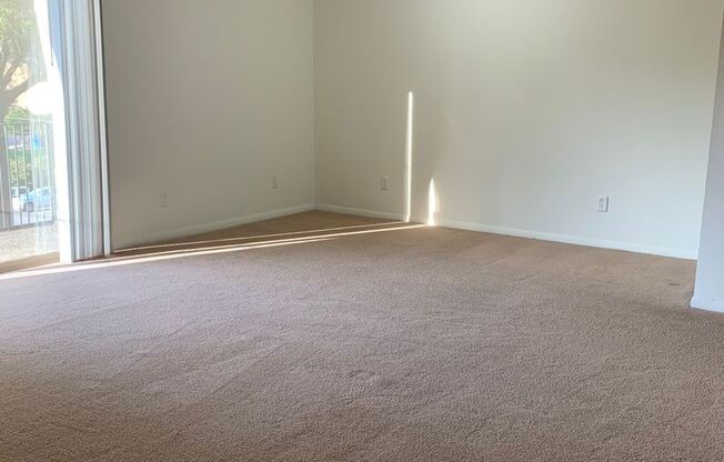 2 beds, 1 bath, 925 sqft, $1,275, Unit 34