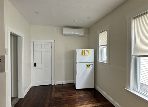 3 beds, 1 bath, 1,100 sqft, $3,000, Unit 1