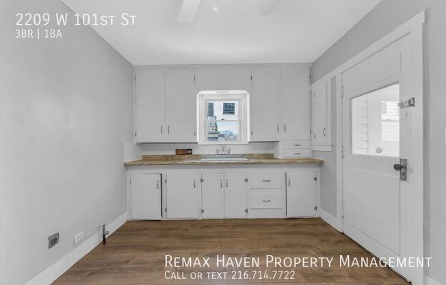2209 W 101 ST