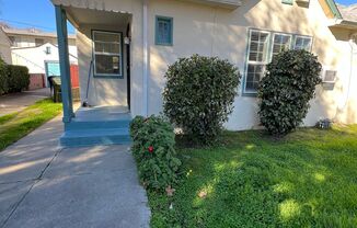 2020 17th Street - Charming 1BD/1BA Duplex - Available Now!
