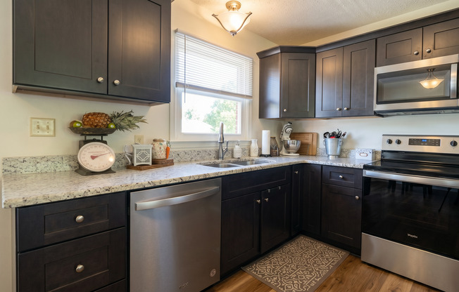 2 beds, 1 bath, 855 sqft, $1,350, Unit 10A