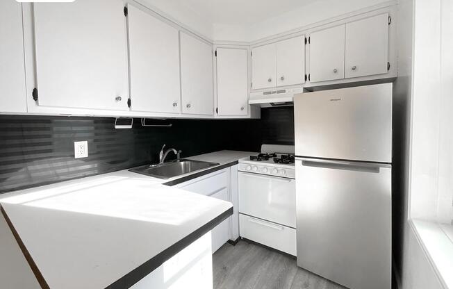 8646 FT HAMILTON PKWY
