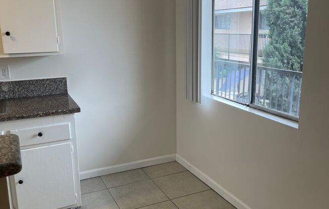 2 beds, 1 bath, $2,300, Unit 820-7