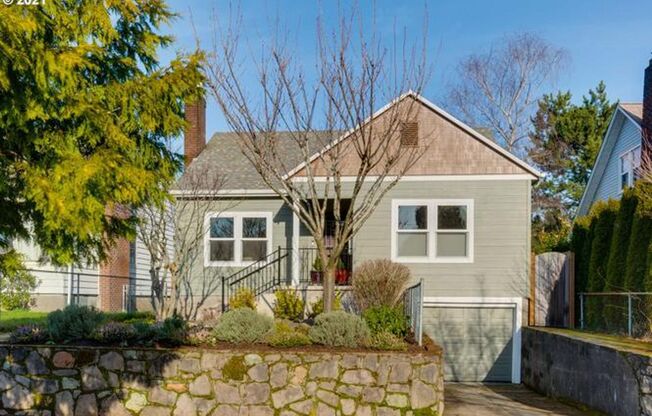 Beautifully Updated Arbor Lodge 3 Bedroom Bungalow
