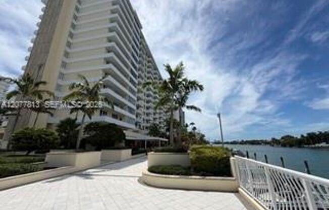 2 beds, 2 baths, $4,500, Unit # 15 J