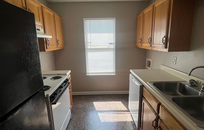 3 beds, 2 baths, 1,186 sqft, $900, Unit D4