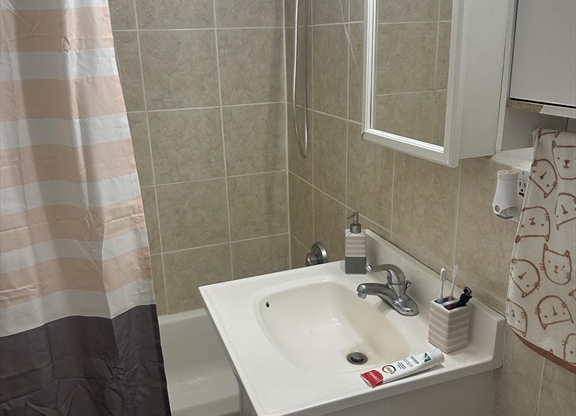 1 bed, 1 bath, 550 sqft, $2,600, Unit 21